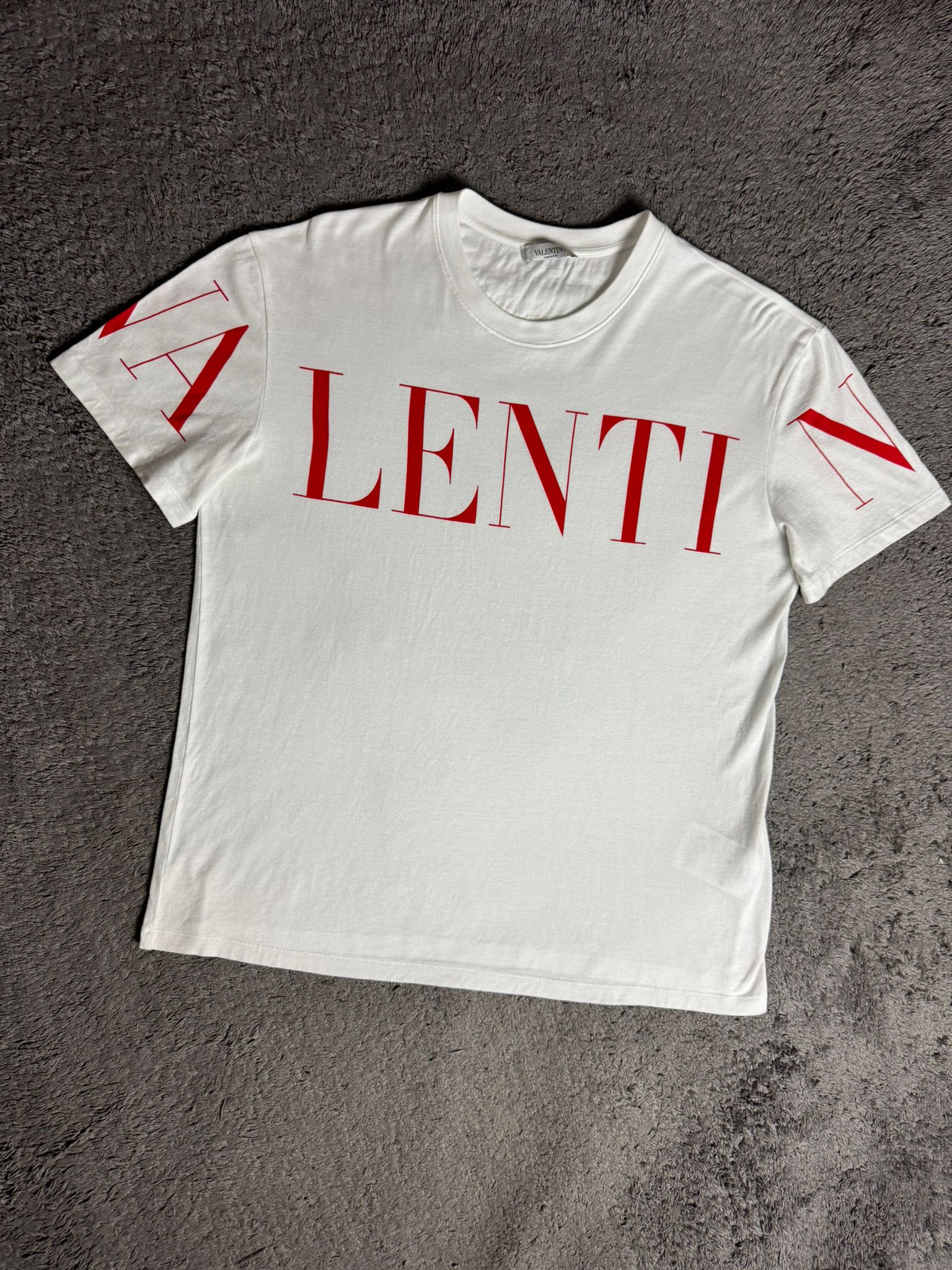 Valentino Logo Print T-Shirt in striking red