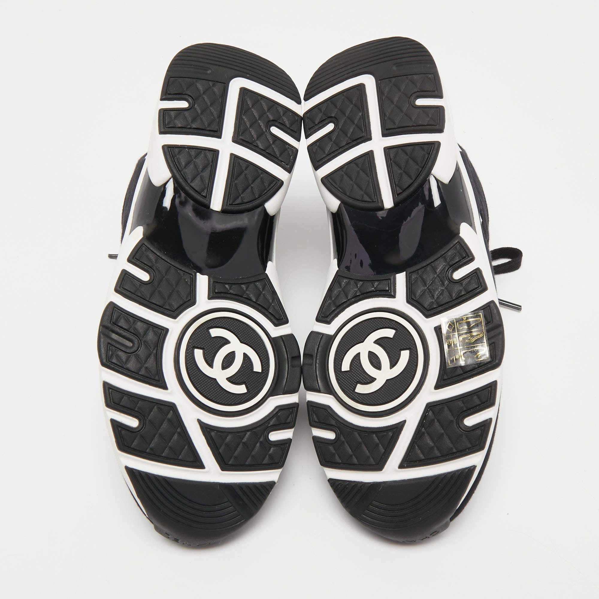 Chanel CC Runner Sneakers Black & White (Pre-Loved)